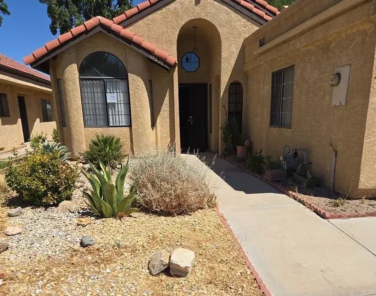 19234 Elm Drive, Apple Valley