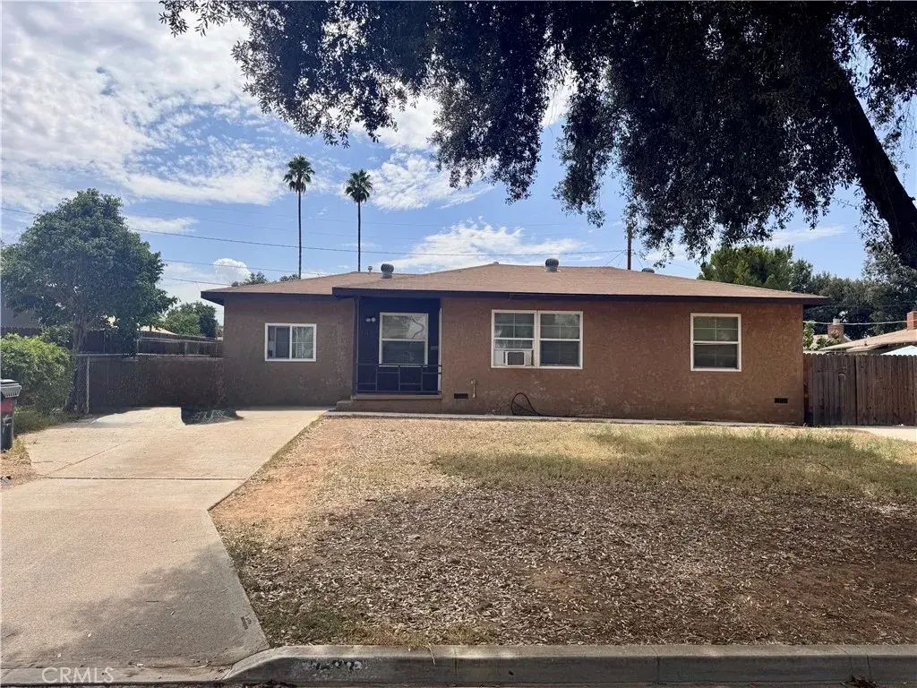 2538 Pleasant Street, Riverside
