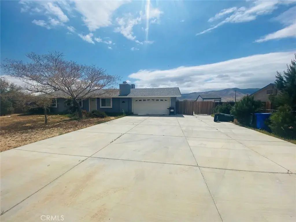 21259 Rosewood Street, Apple Valley