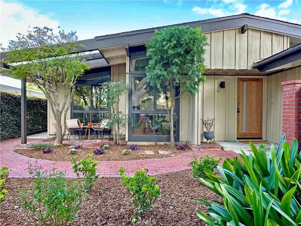 3304 Roxanne Avenue, Long Beach