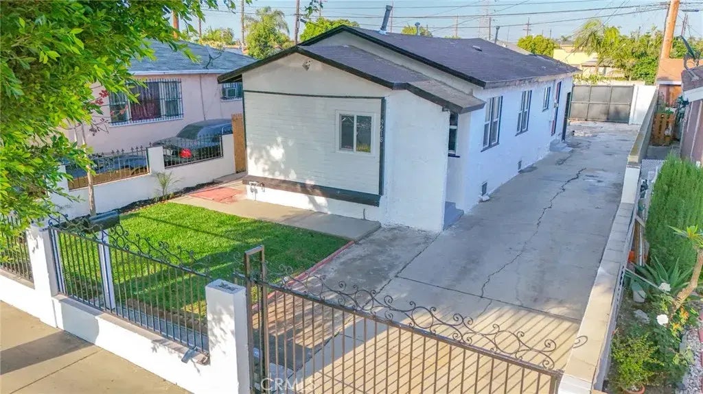 9218 Hooper Avenue, Los Angeles