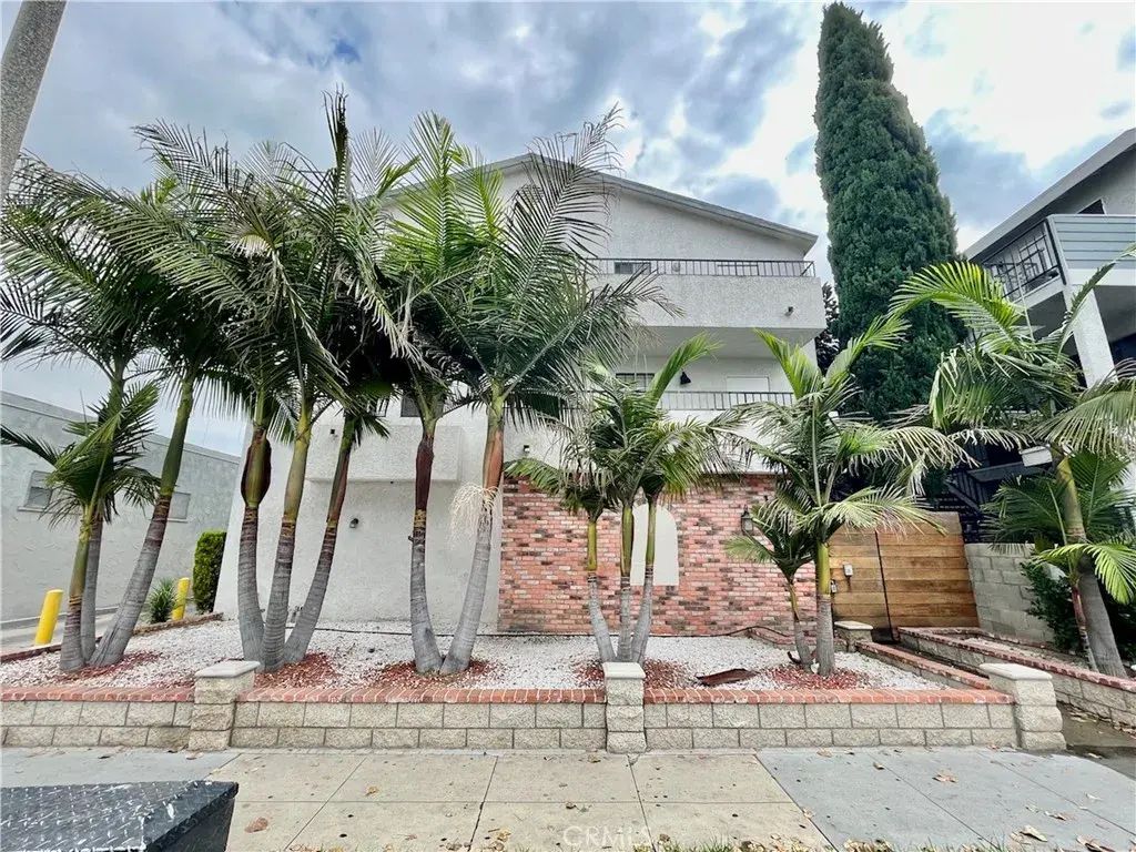 1212 Gladys Avenue 203, Long Beach