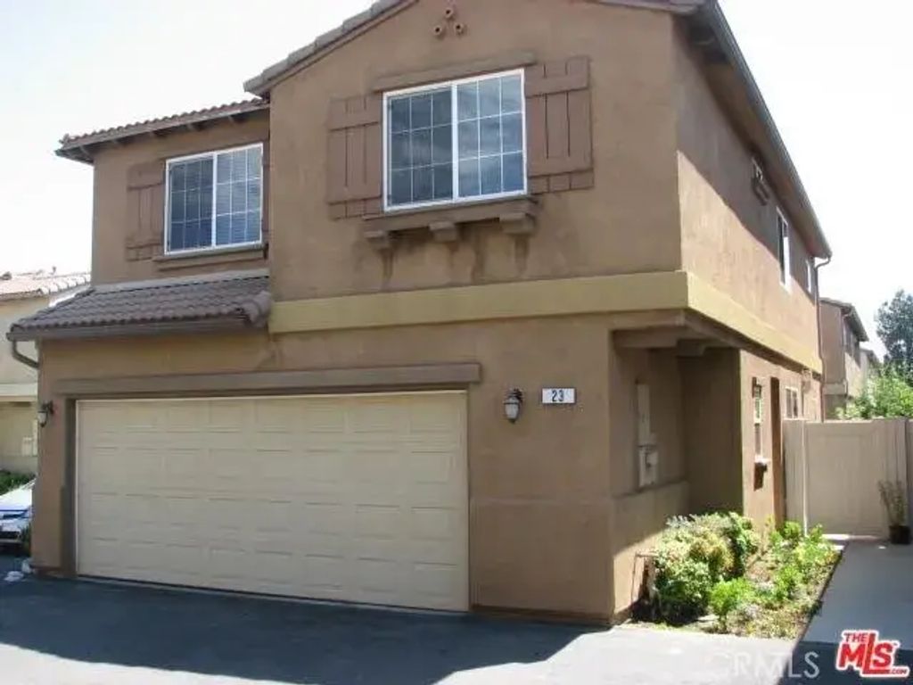 9427 Lemona Avenue 23, North Hills