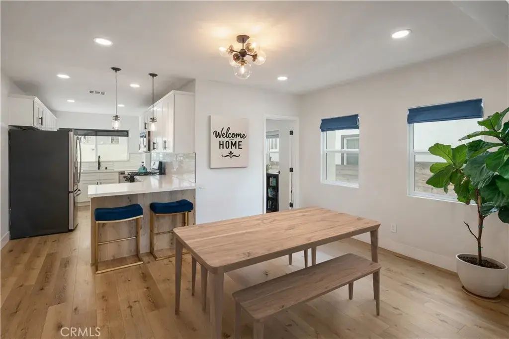 8936 S Manhattan Place, Los Angeles