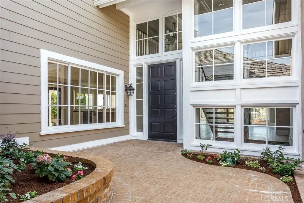 5515 E Crest De Ville Avenue East, Orange
