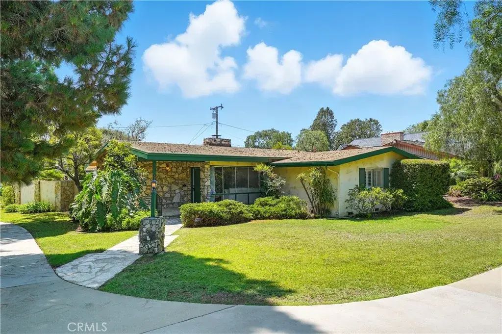 1075 Bryant Road, Long Beach