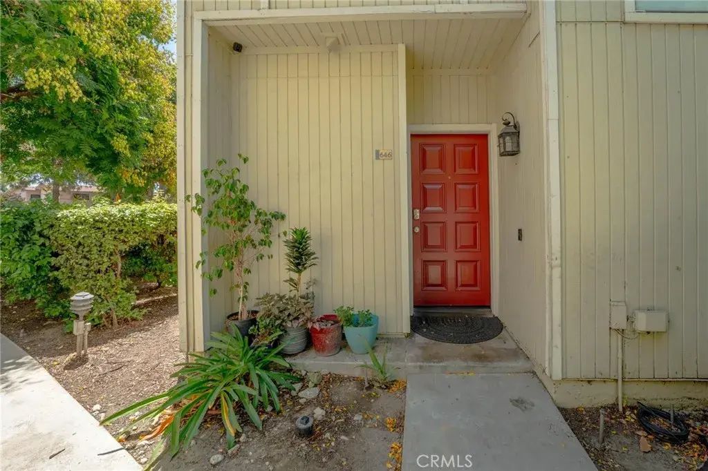 646 Sycamore Avenue 18, Claremont