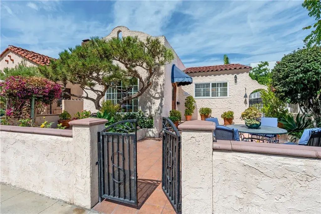 143 Roycroft Avenue, Long Beach