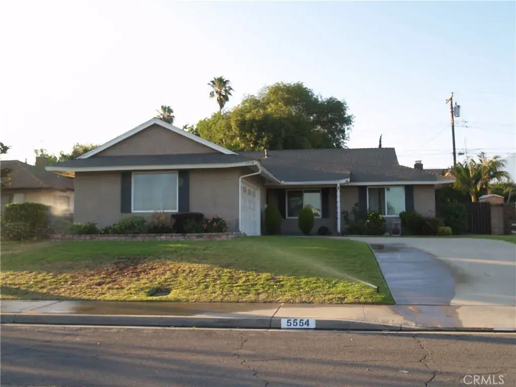 5554 La Deney Street East, Montclair