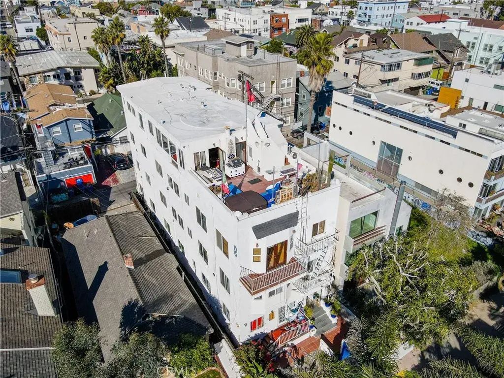 19 Wavecrest Avenue, Venice