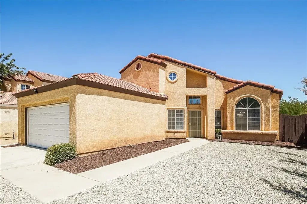 44658 Oak Grove Street, Lancaster