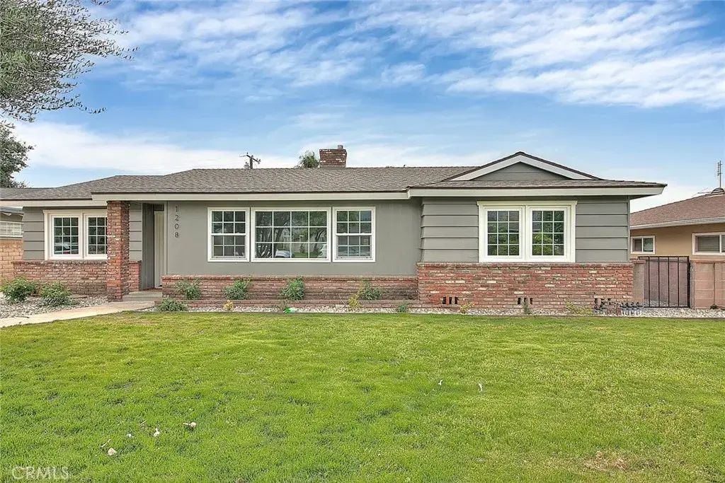 1208 E Mountain View Avenue, Glendora