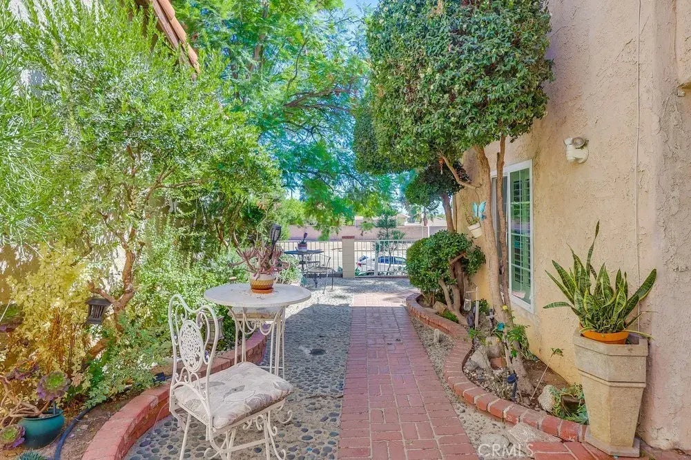 15915 Foothill Boulevard, Sylmar