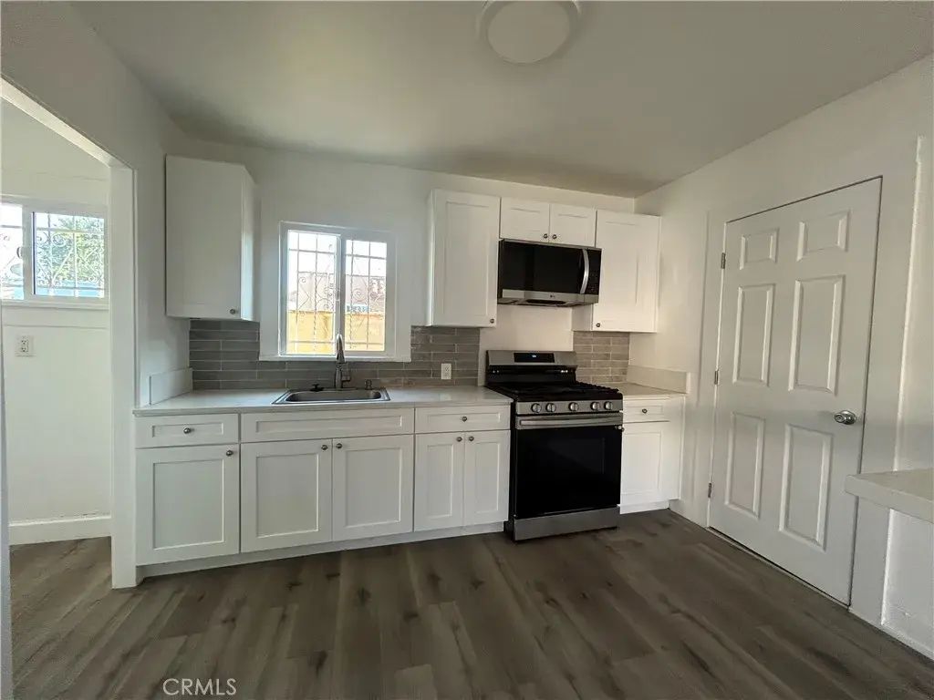 140 W 82nd Street, Los Angeles