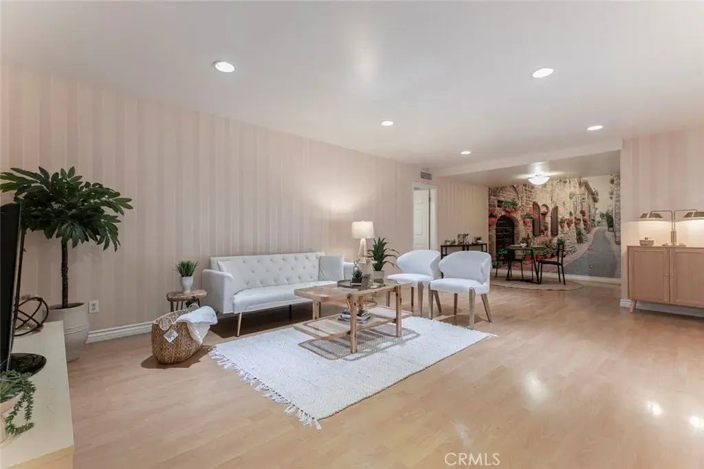 605 N Louise Street 106, Glendale