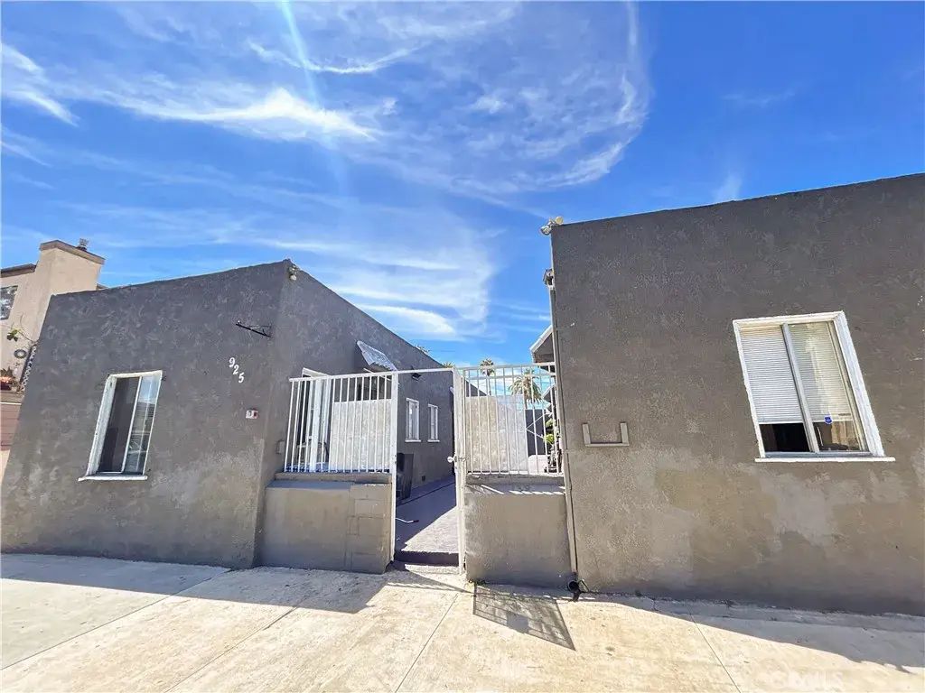 925 N Washington Place, Long Beach
