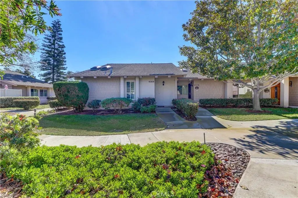 8565 Larkhall Circle 803b, Huntington Beach