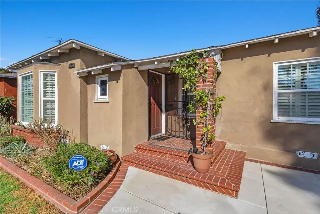 2860 Chestnut Avenue, Long Beach