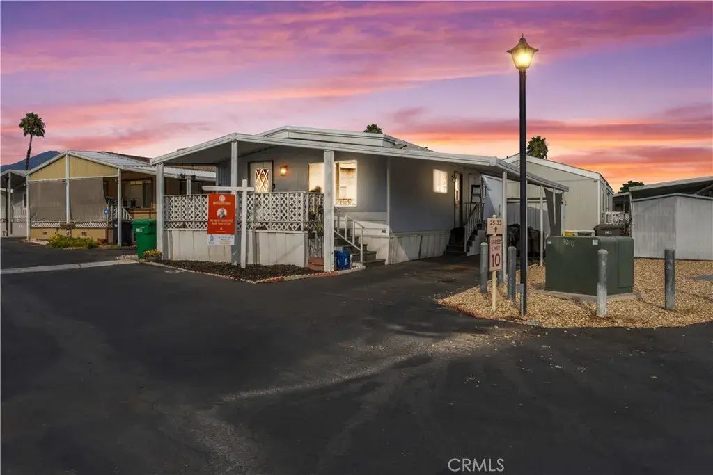 2717 Arrow 25, La Verne