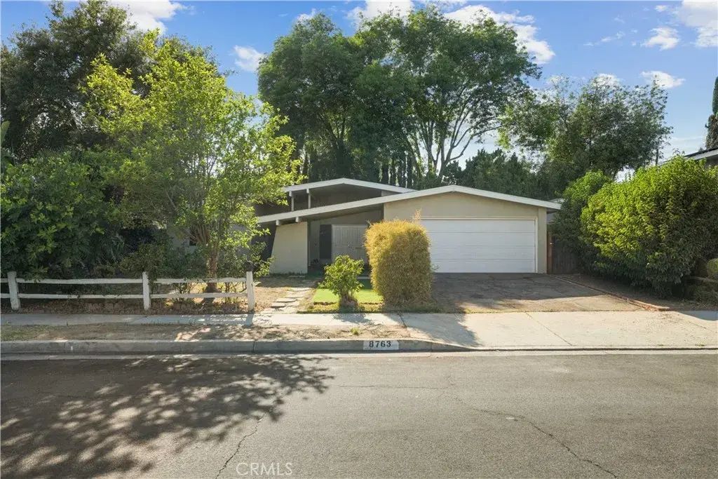 8763 Lurline Avenue, Winnetka