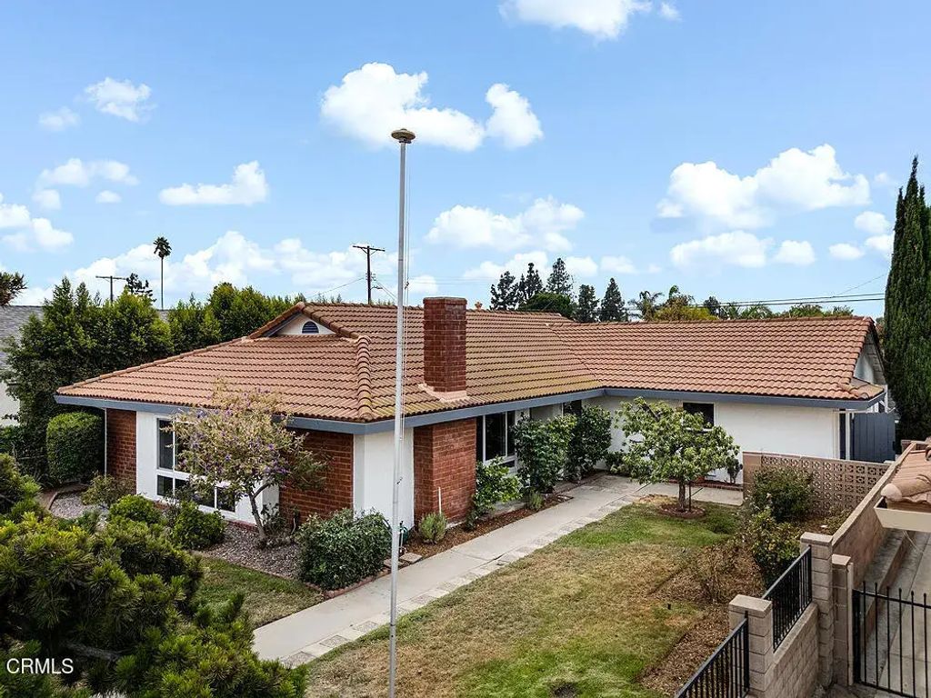 9645 Woodley Avenue, North Hills