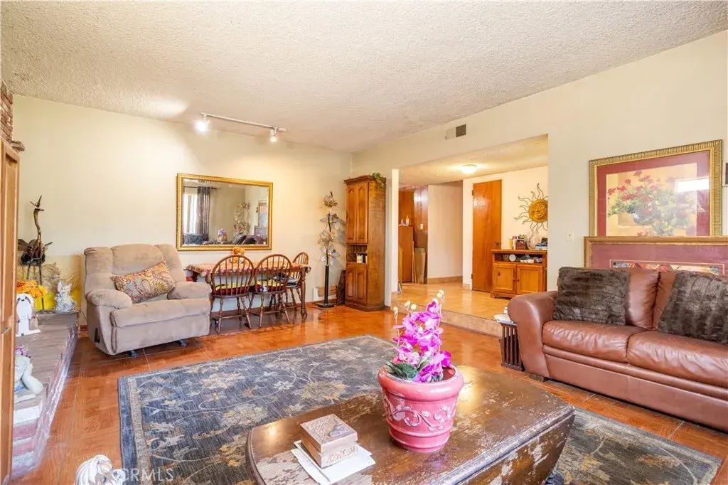16632 Nordhoff Street, North Hills