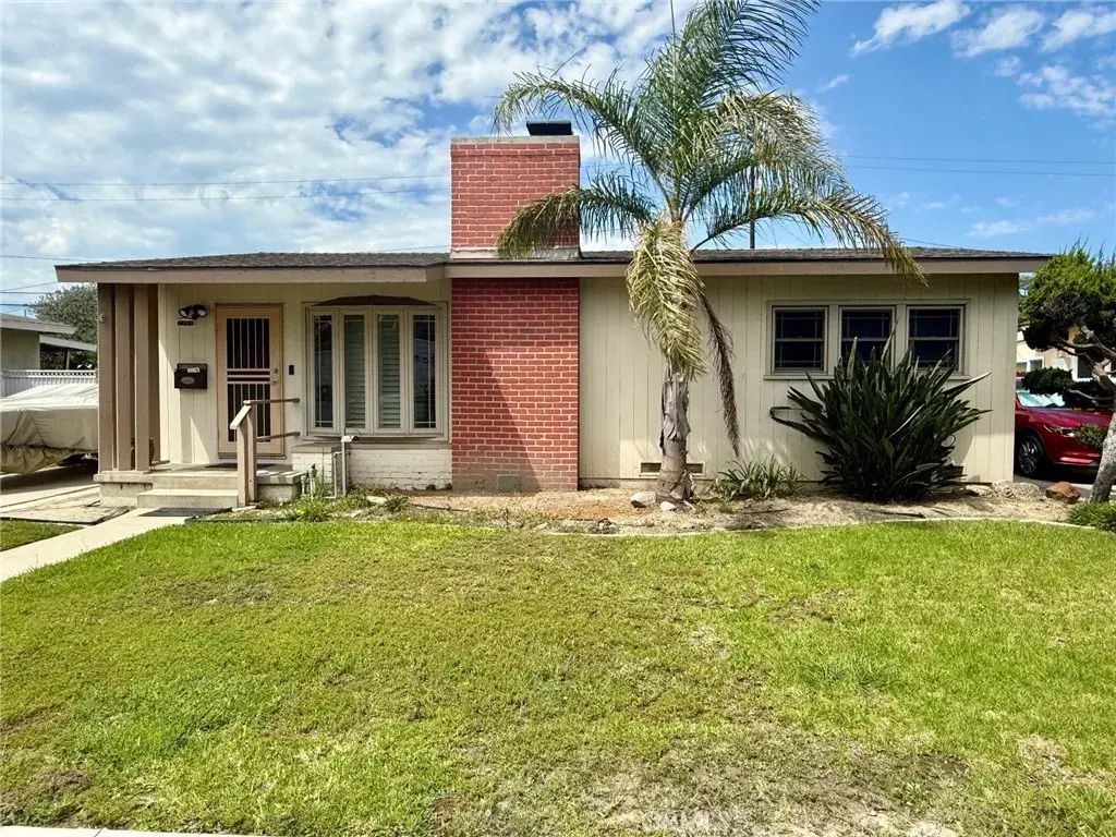 2381 N Bellflower Boulevard, Long Beach