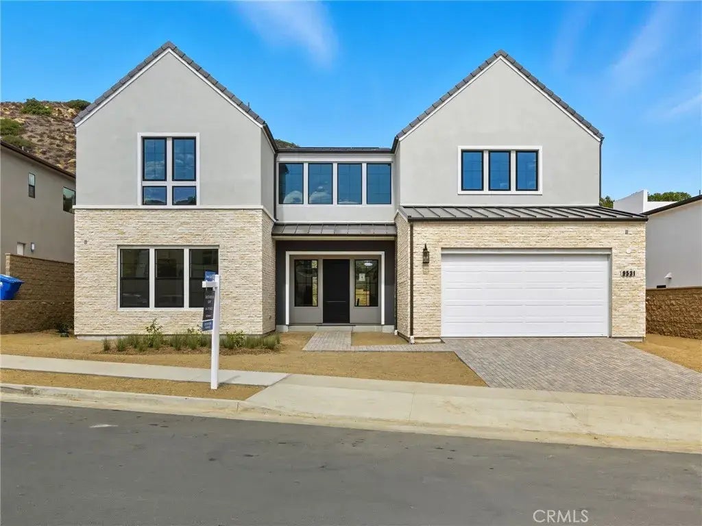 9531 N Andora Avenue, Chatsworth