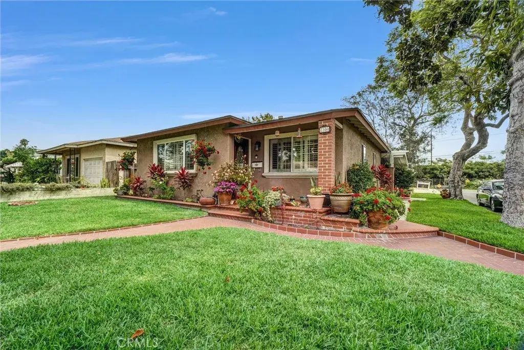 2300 Gale Avenue, Long Beach
