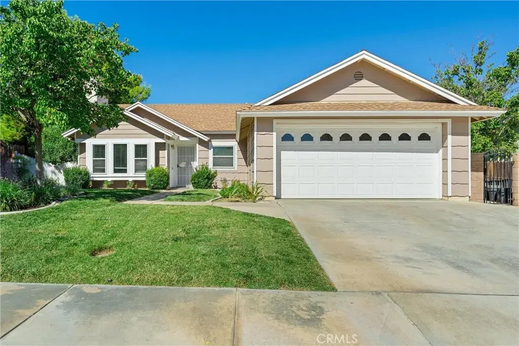 43019 Cromley Court, Lancaster