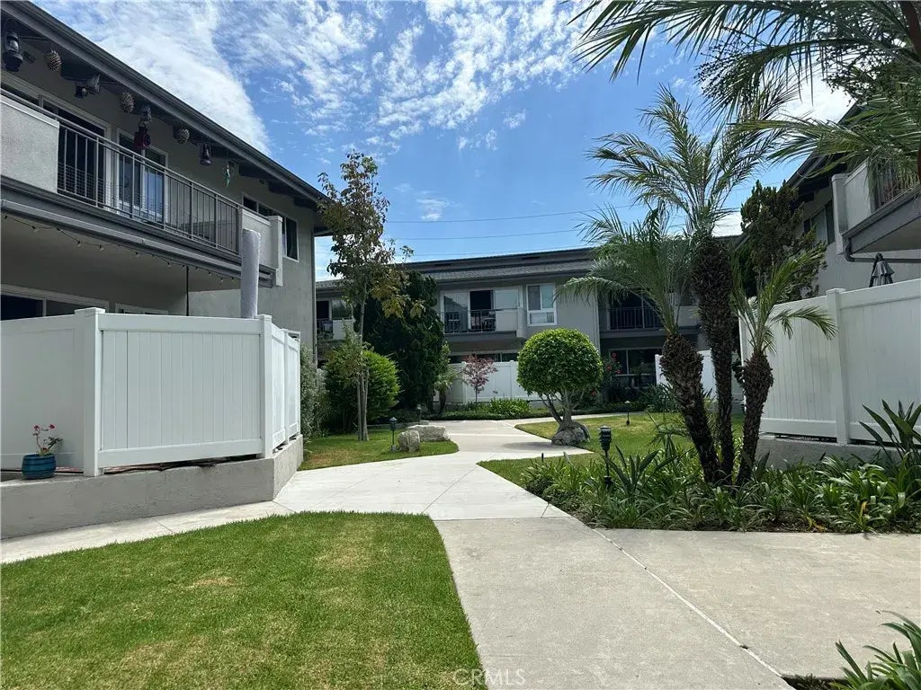 1745 Maple 69, Torrance