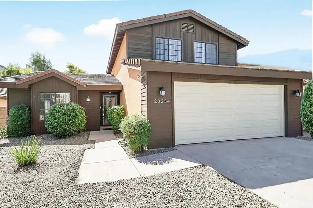 20254 Stagg Street, Winnetka