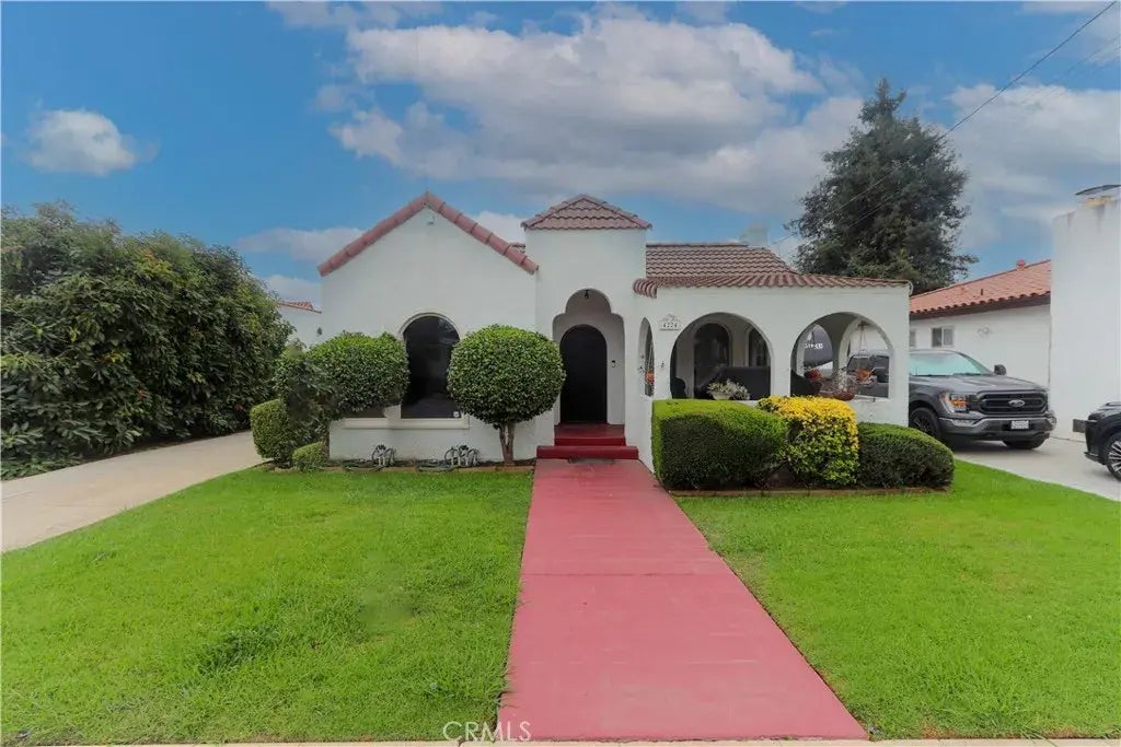 4224 E Massachusetts Street, Long Beach