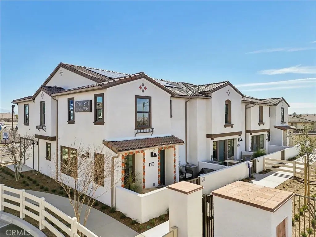 16197 Lumia Way, Fontana