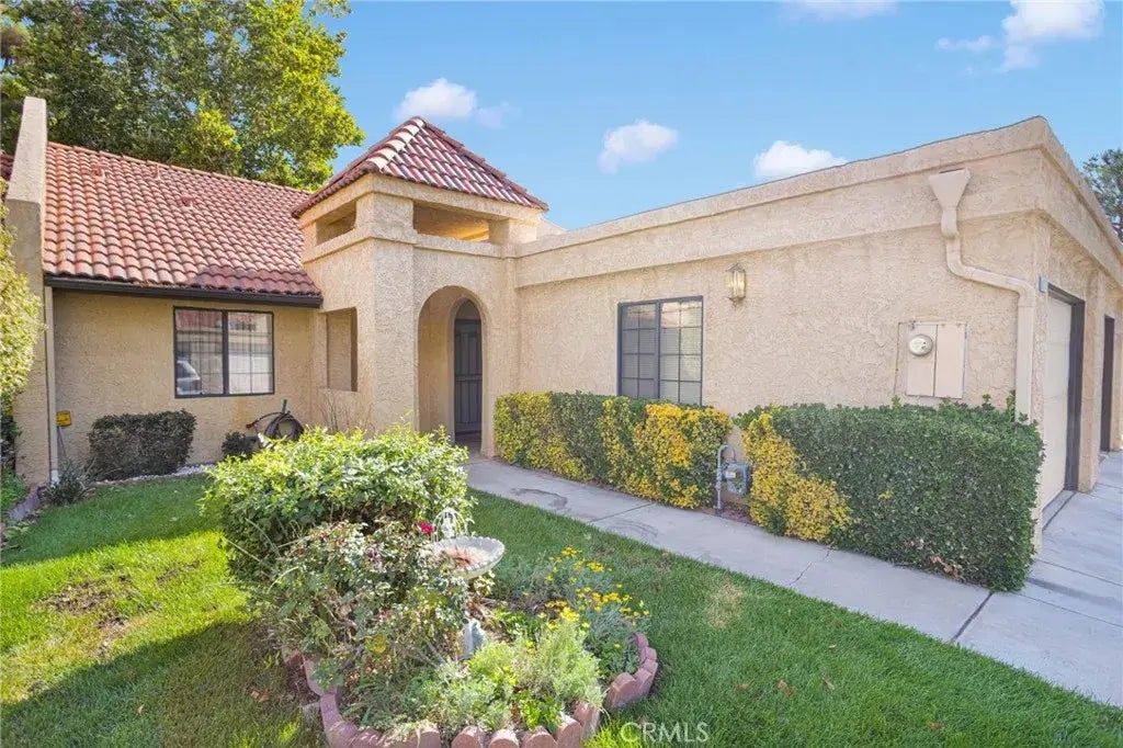 19127 Elm Drive, Apple Valley