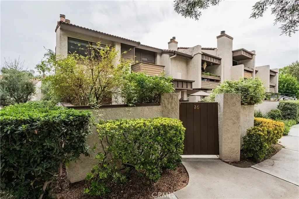 5800 Owensmouth Avenue 26, Woodland Hills