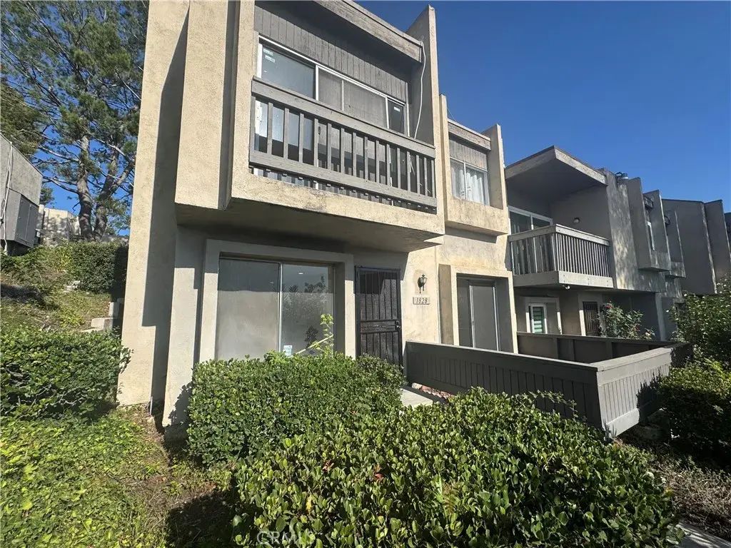 1828 Rainbow Terrace Ln., Montebello