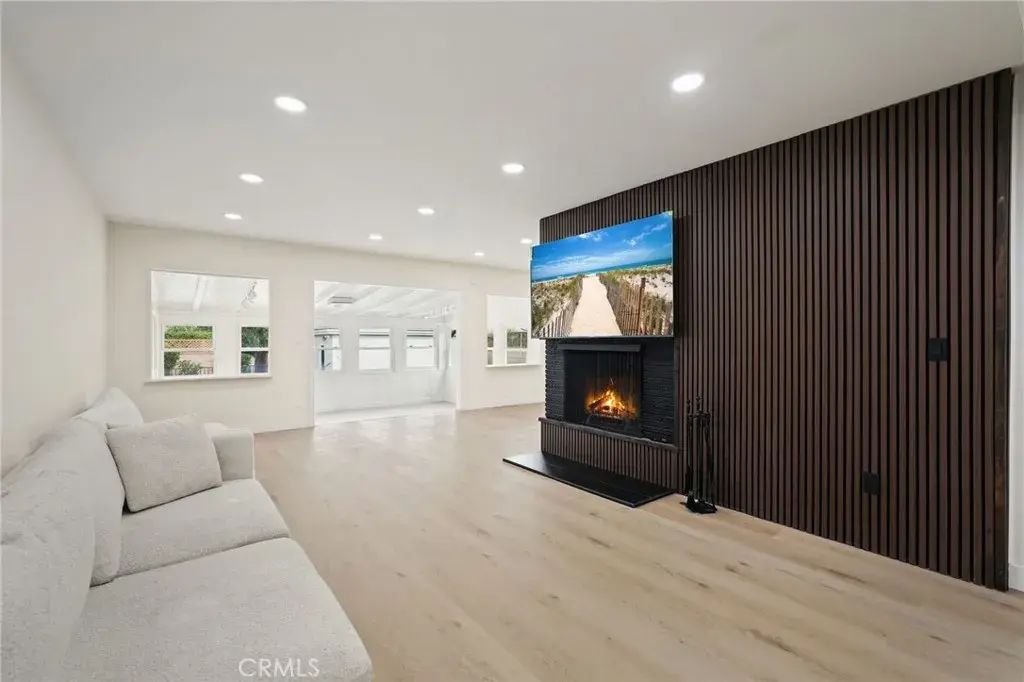 6556 Corbin Avenue, Reseda