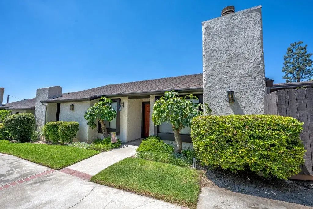 286 W Montecito Avenue M, Sierra Madre