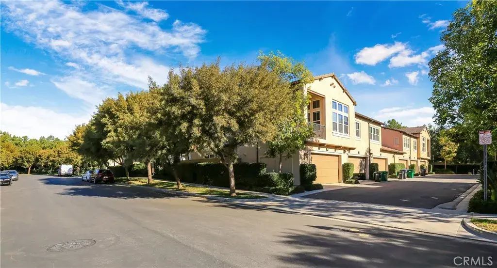 220 Kempton, Irvine