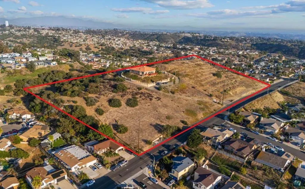 Photo of Listing #PTP2506677