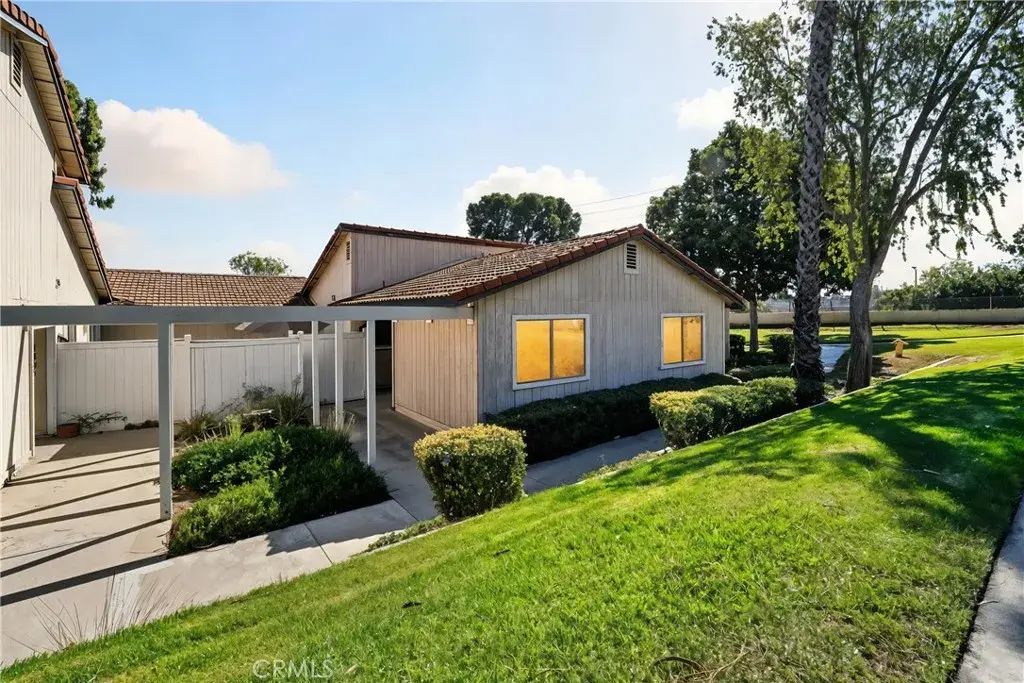 1107 Border Avenue, Corona