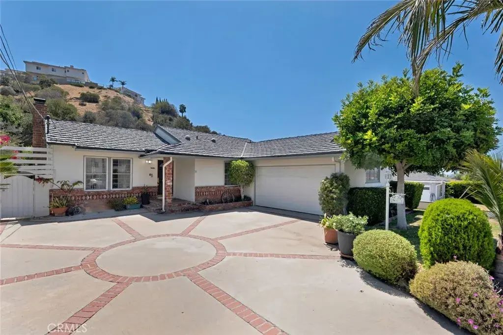 10202 Roscoe Boulevard, Sun Valley