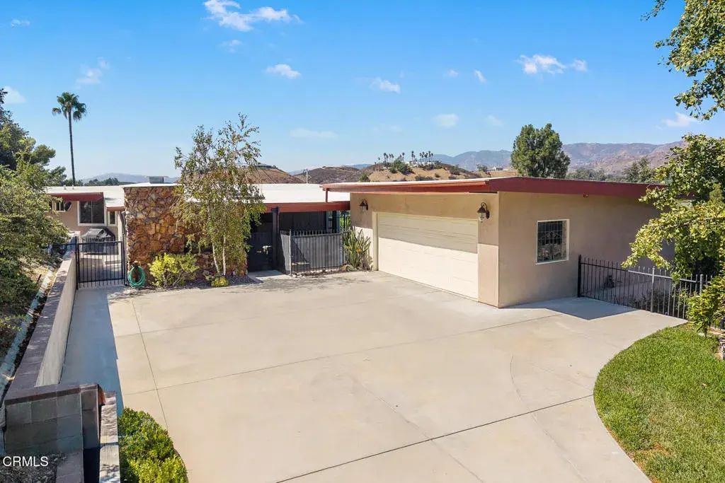 9728 Shadow Island Drive, Shadow Hills