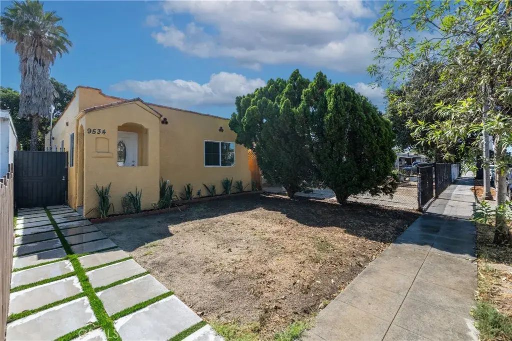 9534 Deeble Street, South Gate