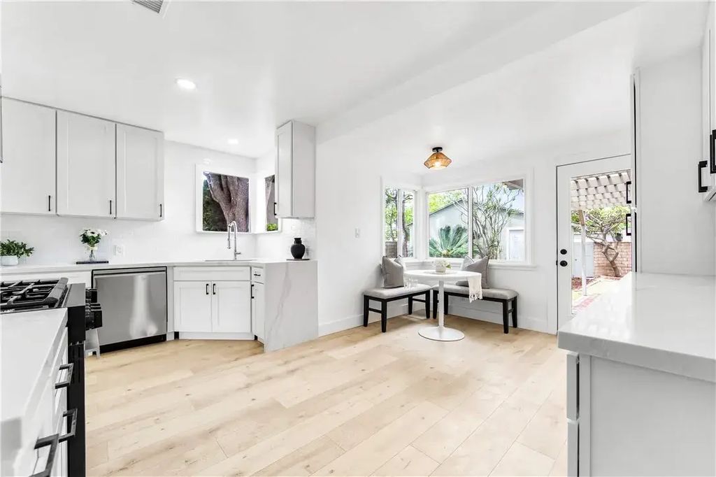 3719 N Greenbrier Road, Long Beach