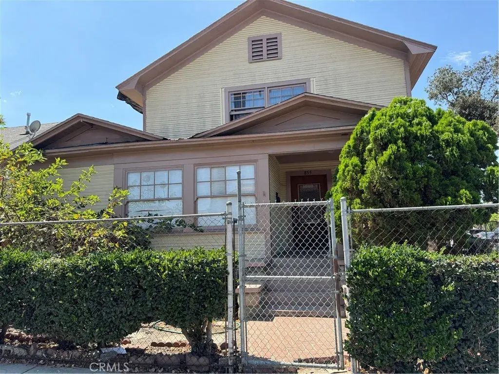 855 Chestnut Avenue, Long Beach