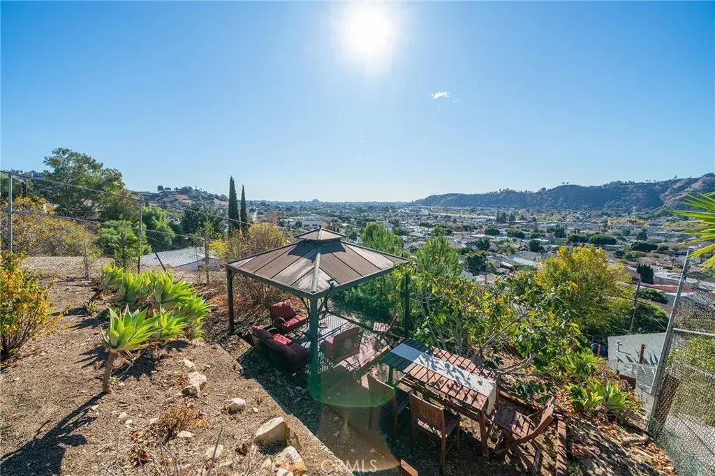 1267 Isabel, Los Angeles