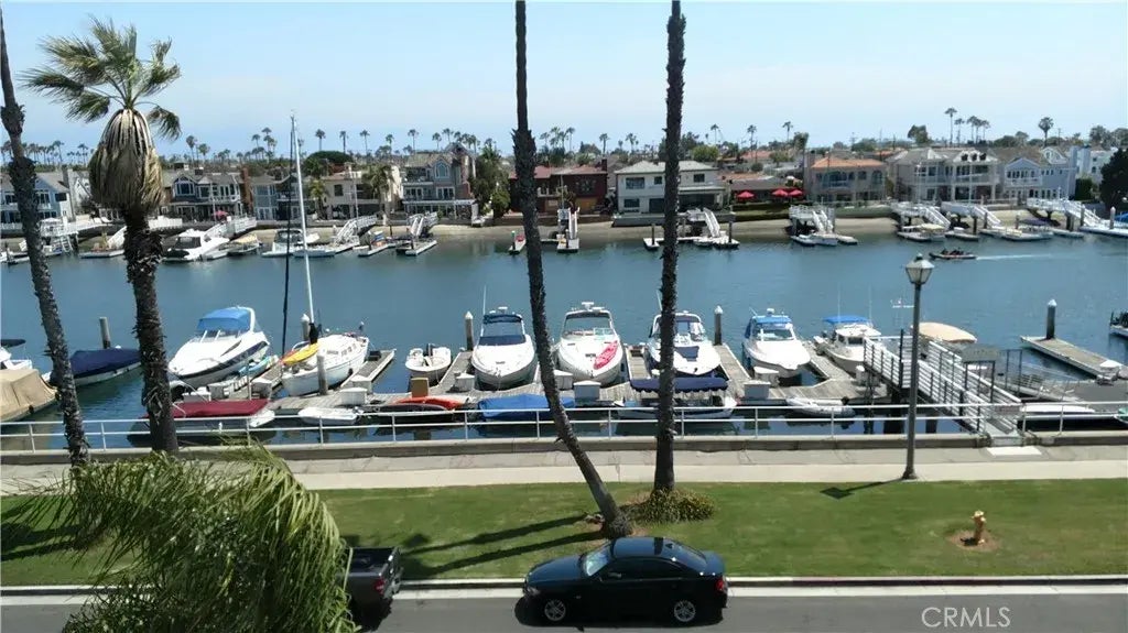 383 Bay Shore Avenue 202, Long Beach