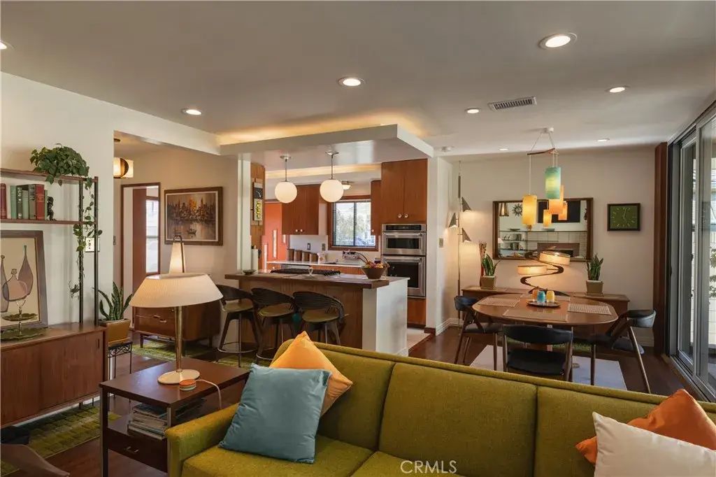 3016 Heather Road, Long Beach